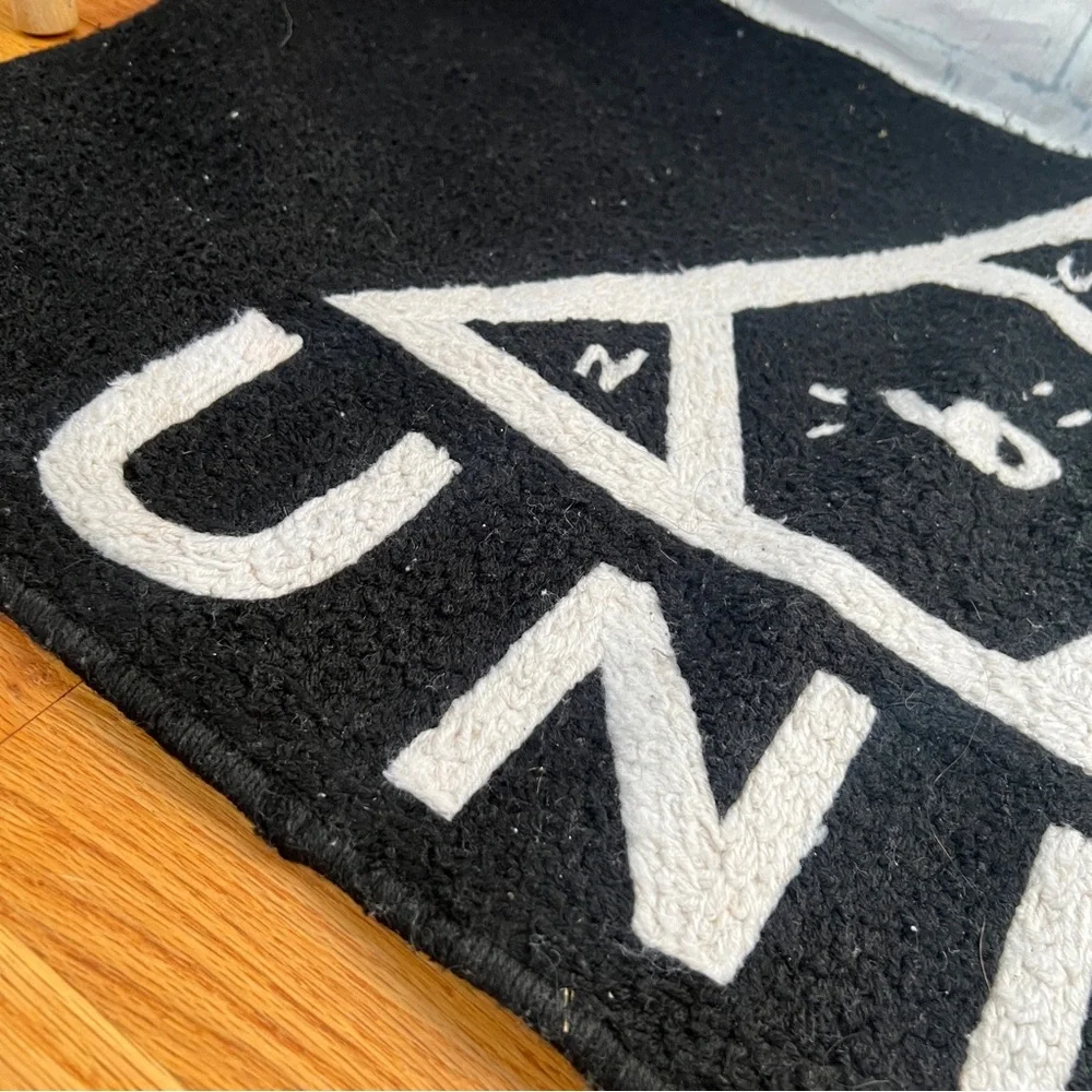 Unif Rug - Picture 3 of 7